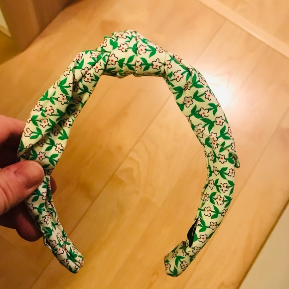 NWOT Cookie and the Dude White with green & red floral knot headband - Picture 10 of 10